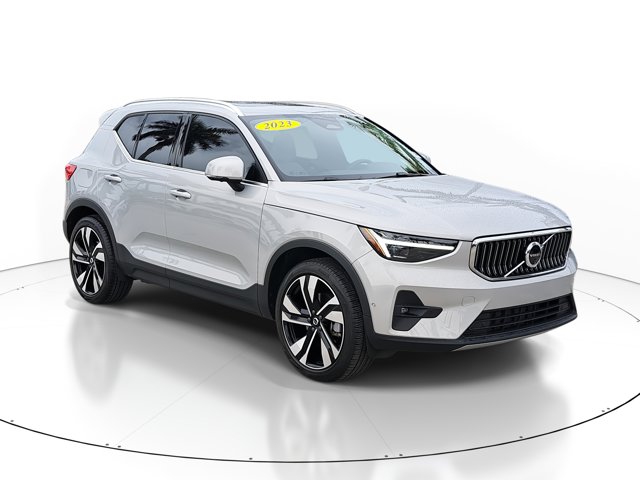 2024 Volvo XC40 Plus Bright Theme