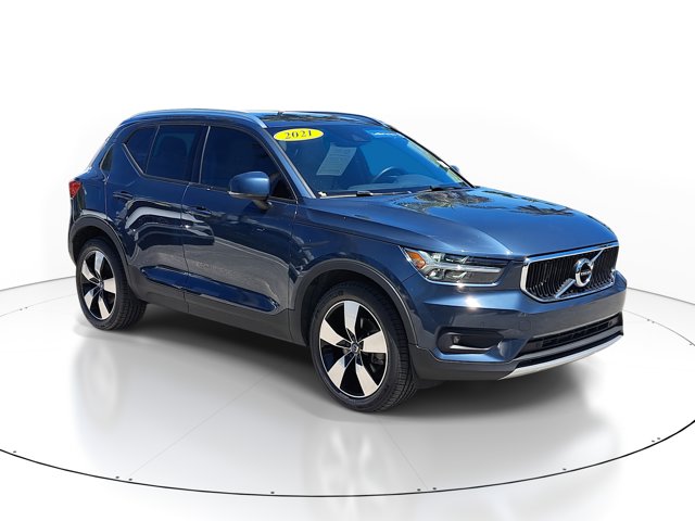 2022 Volvo XC40 Momentum