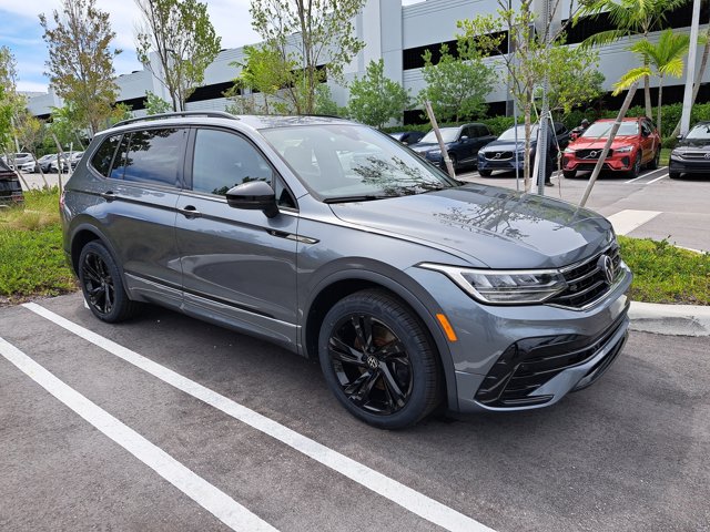 2023 Volkswagen Tiguan SE R-Line Black
