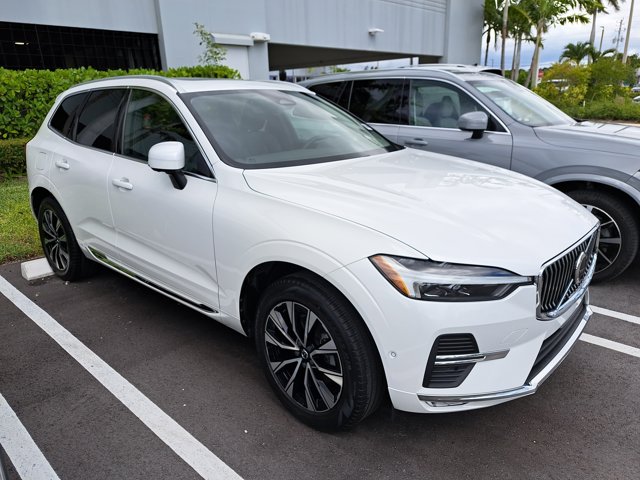 2023 Volvo XC60 Plus Bright Theme