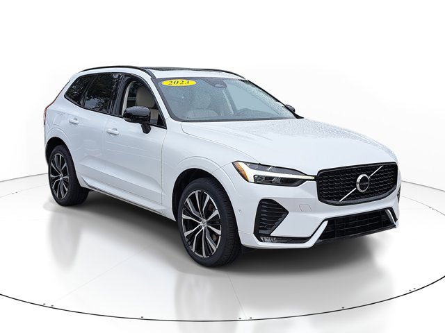 2023 Volvo XC60 Plus Dark Theme