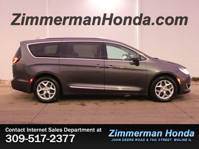 2017 Chrysler Pacifica Touring-L Plus