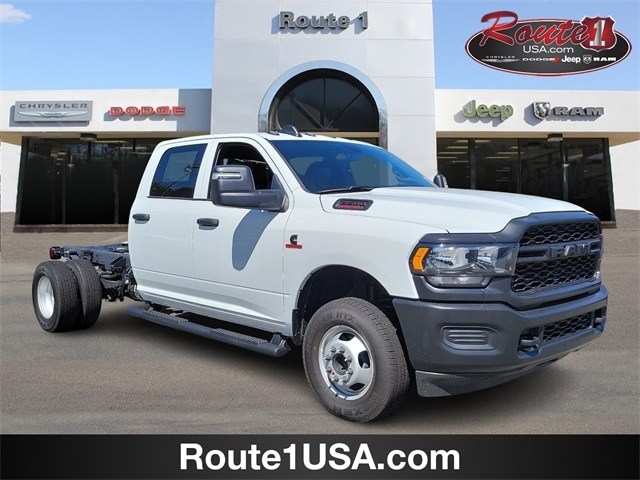 2023 Ram 3500 Chassis Cab 3500 TRADESMAN CREW CAB CHASSIS 4X4 60' CA