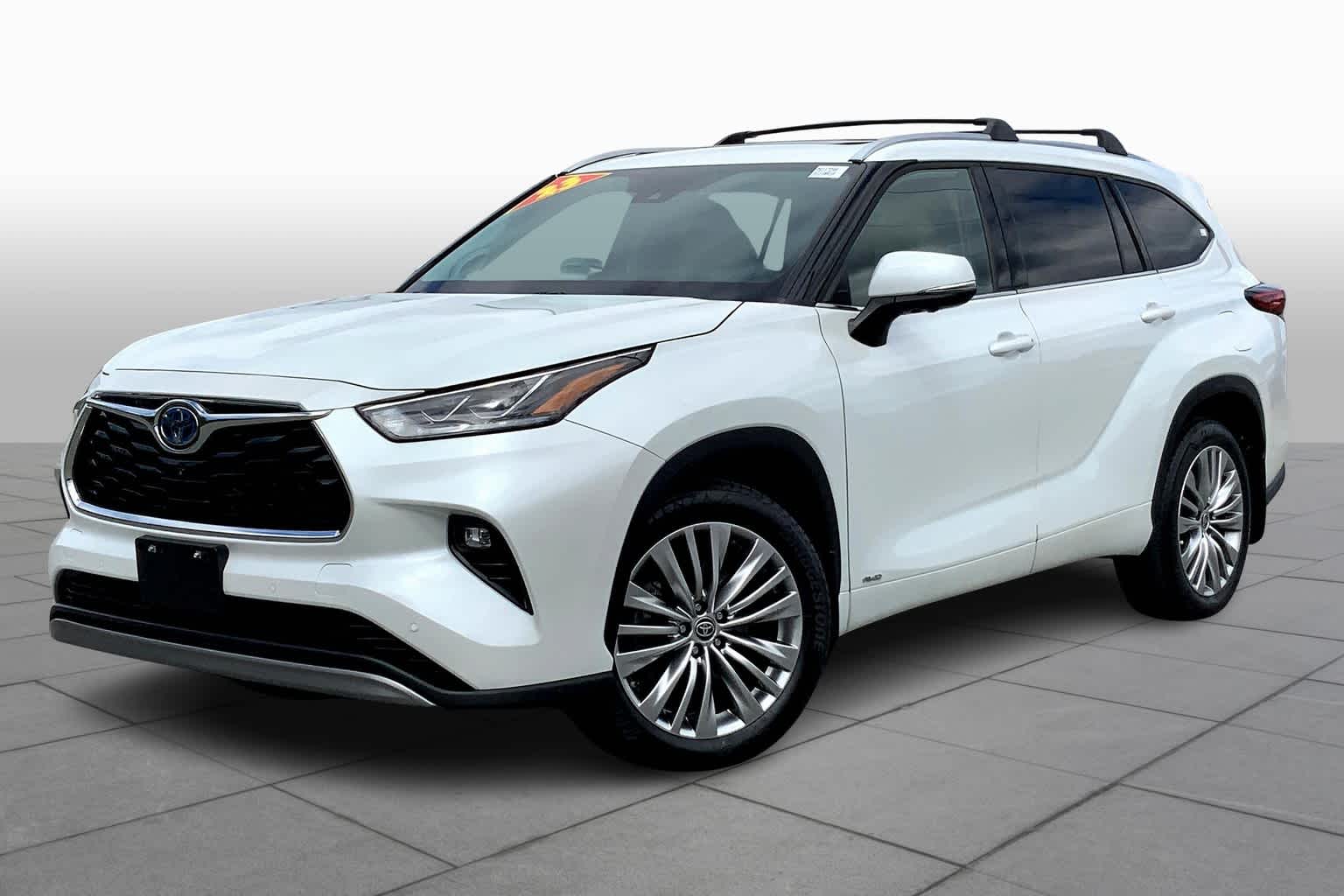 2023 Toyota Highlander Hybrid Platinum