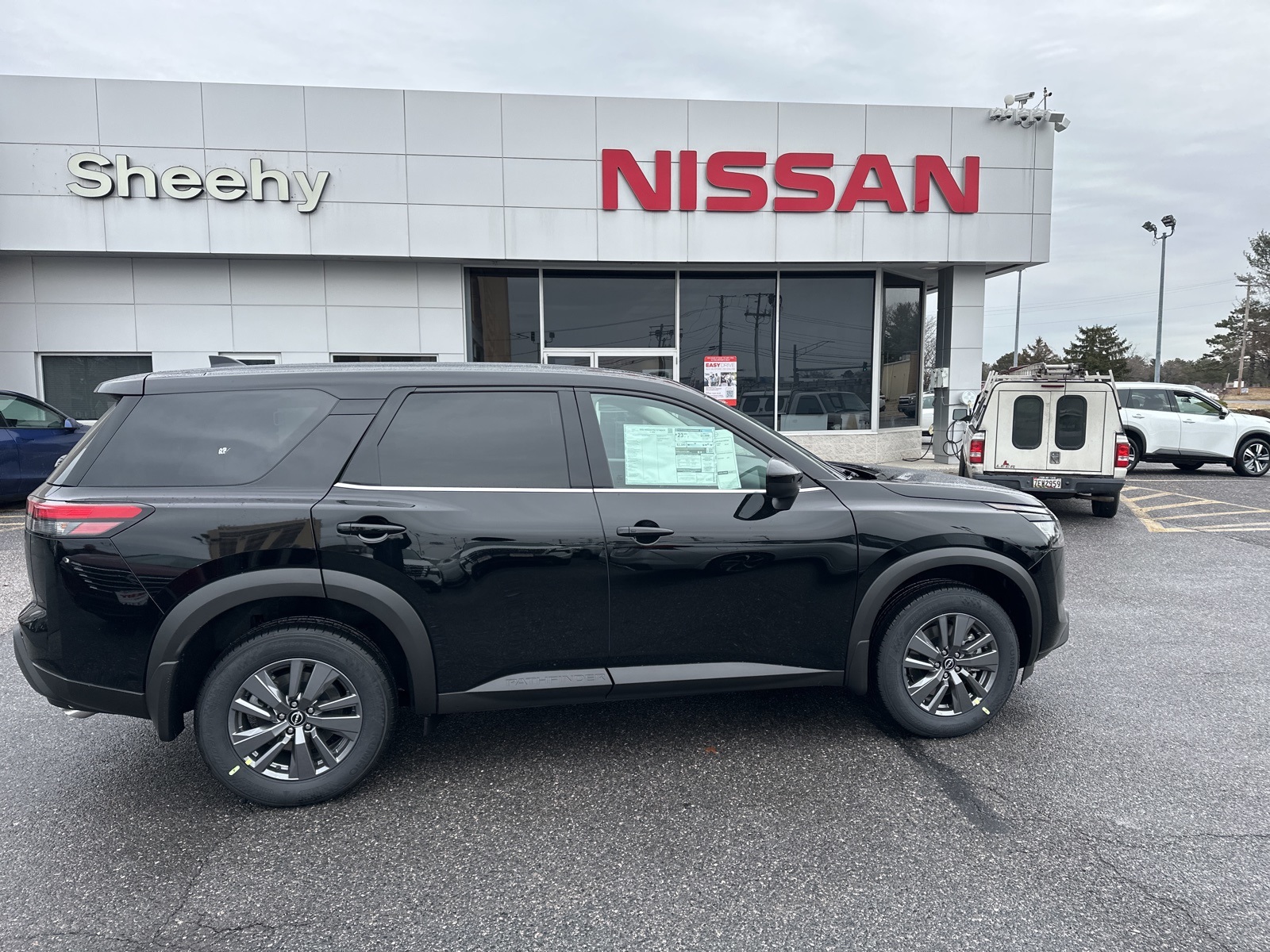 2025 Nissan Pathfinder S