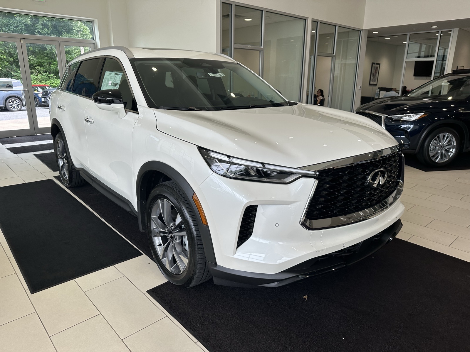 2025 INFINITI QX60 LUXE