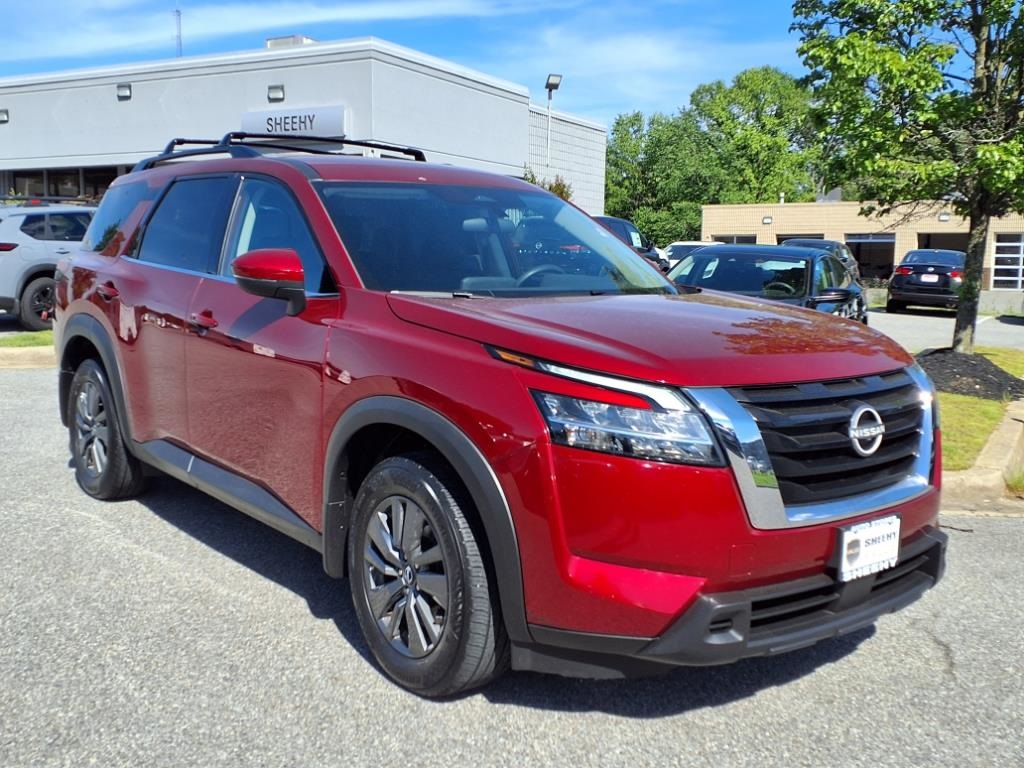 2022 Nissan Pathfinder SV
