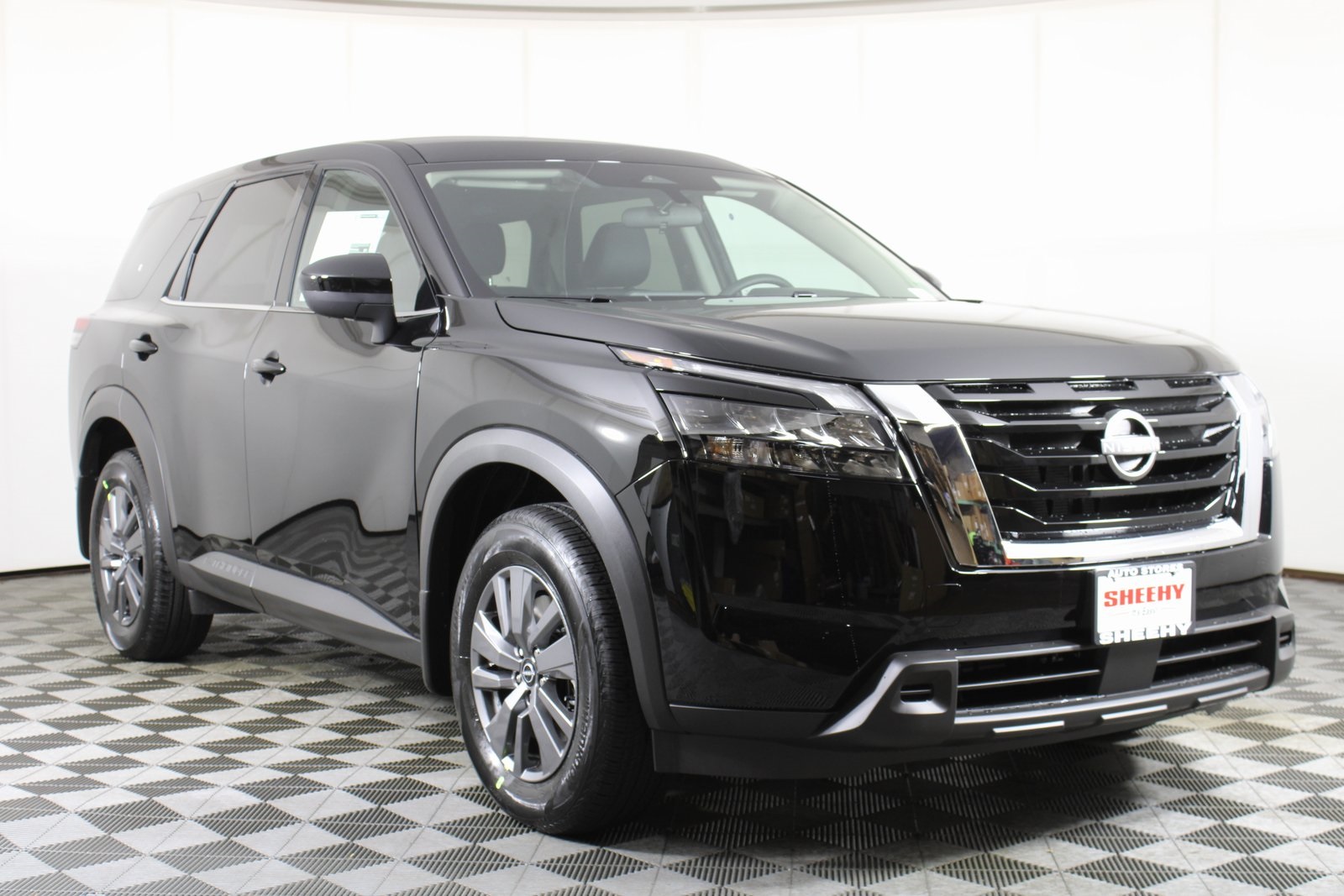 2025 Nissan Pathfinder S