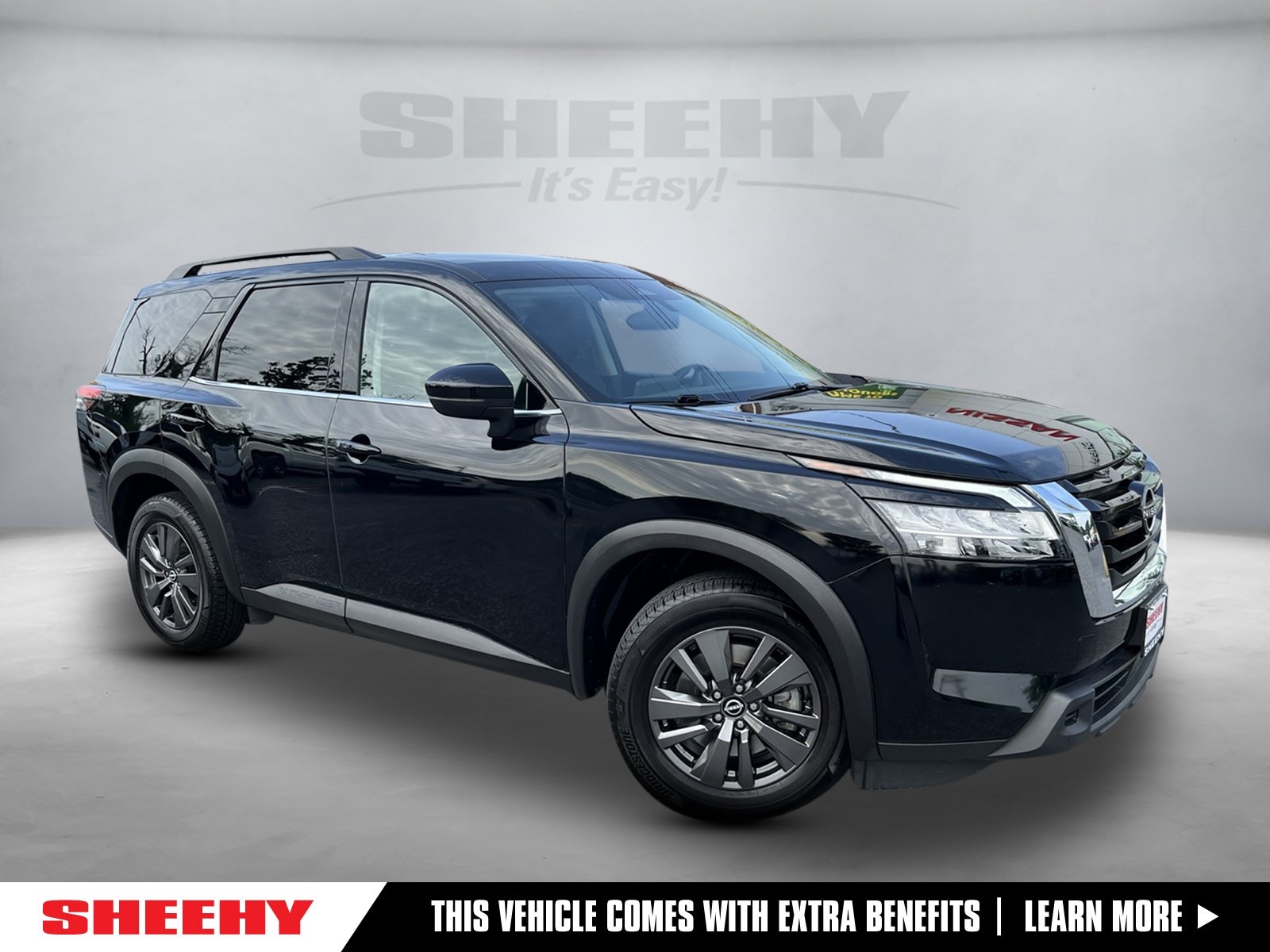 2022 Nissan Pathfinder SV